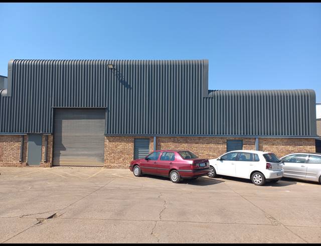 608M² WAREHOUSE TO LET IN JET PARK
